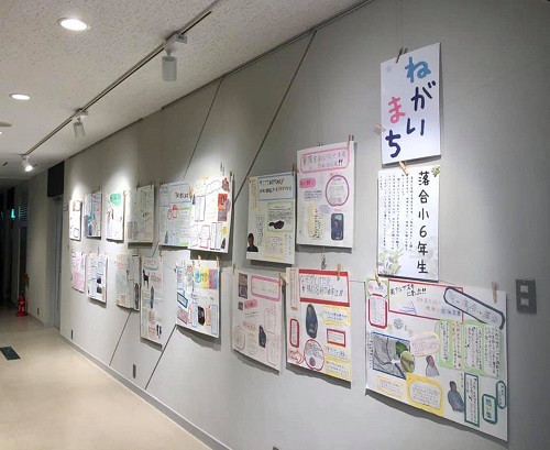国語の単元を活用したパンフレットづくりを説明板に転用し、展示もする。
