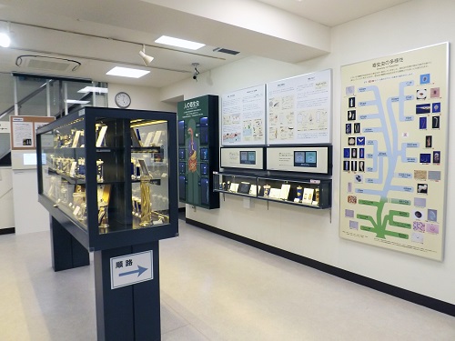1階(左)と2階(右)が展示室。他の階は研究室など