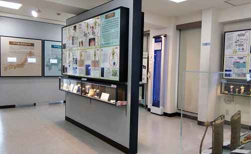 1階(左)と2階(右)が展示室。他の階は研究室など