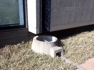 前方後円形の雨水枡