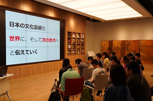 文化庁の仕事について学ぶ大使たち
