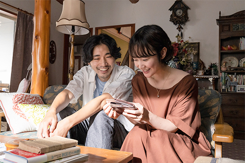 ©︎2021『先生、私の隣に座っていただけませんか?』製作委員会