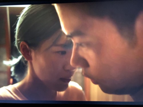 ©︎SHOJI Teruaki『さよなら ほやマン』現場写真・美晴(呉城久美)とシゲル(黒崎煌代)