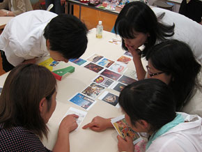 教育プログラム体験Ⅰアートカードによる対話型鑑賞
