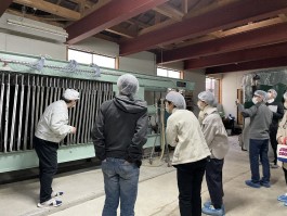 輪島市内の日吉酒造店の酒蔵見学の様子 輪島市内の日吉酒造店の酒蔵見学の様子