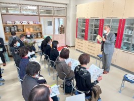 食文化ミニ講座「朴葉寿司をはじめとする食文化について」の講演の様子 食文化ミニ講座「朴葉寿司をはじめとする食文化について」の講演の様子