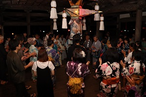 重要無形民俗文化財「白鳥の拝殿踊」画像