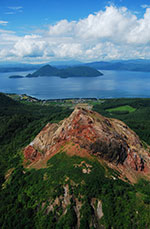 写真：特別天然記念物昭和新山（北海道壮瞥町）