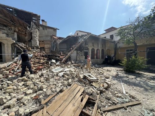 アンタキヤにおけるトルコ人若手研究者を対象とした現地実測調査（令和7年度, 写真提供：武庫川女子大学）