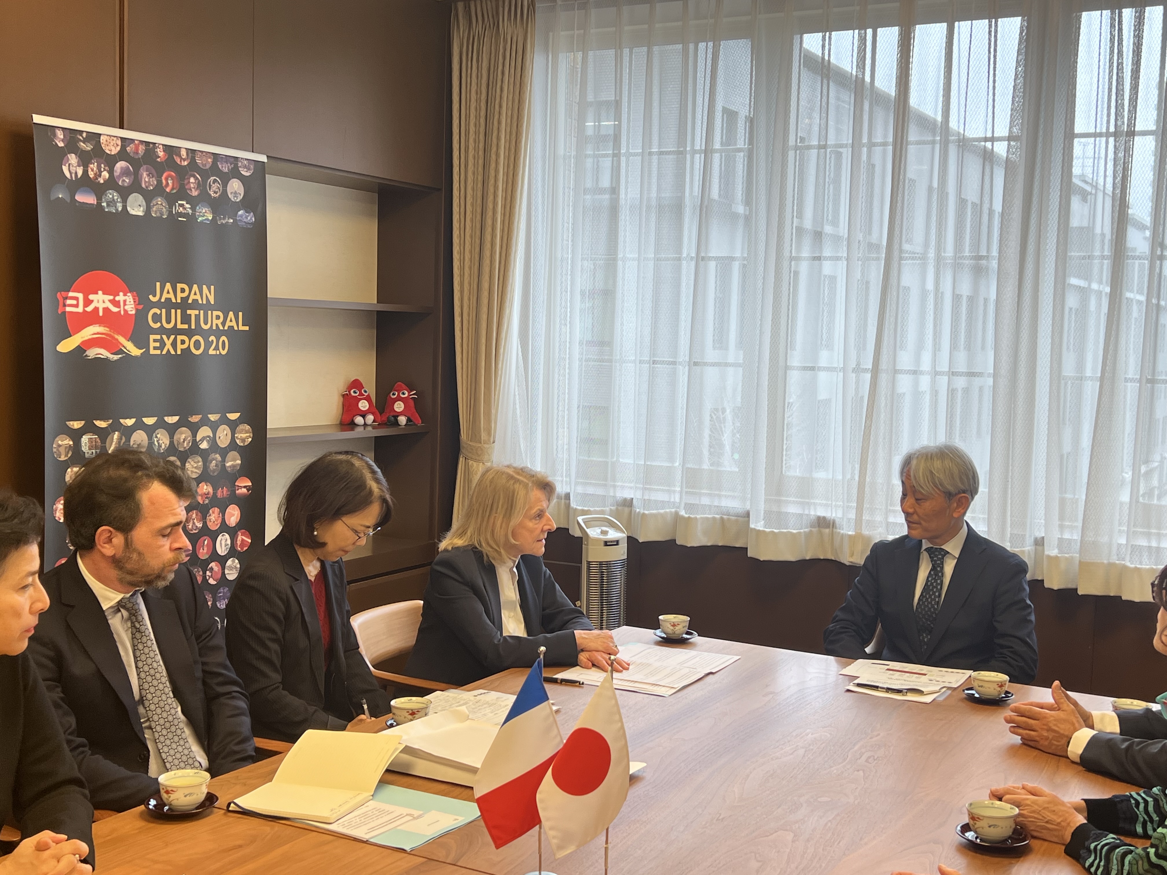 フランス共和国のぺガール文化大臣の伊藤文化庁長官表敬（令和8年4月2日）画像