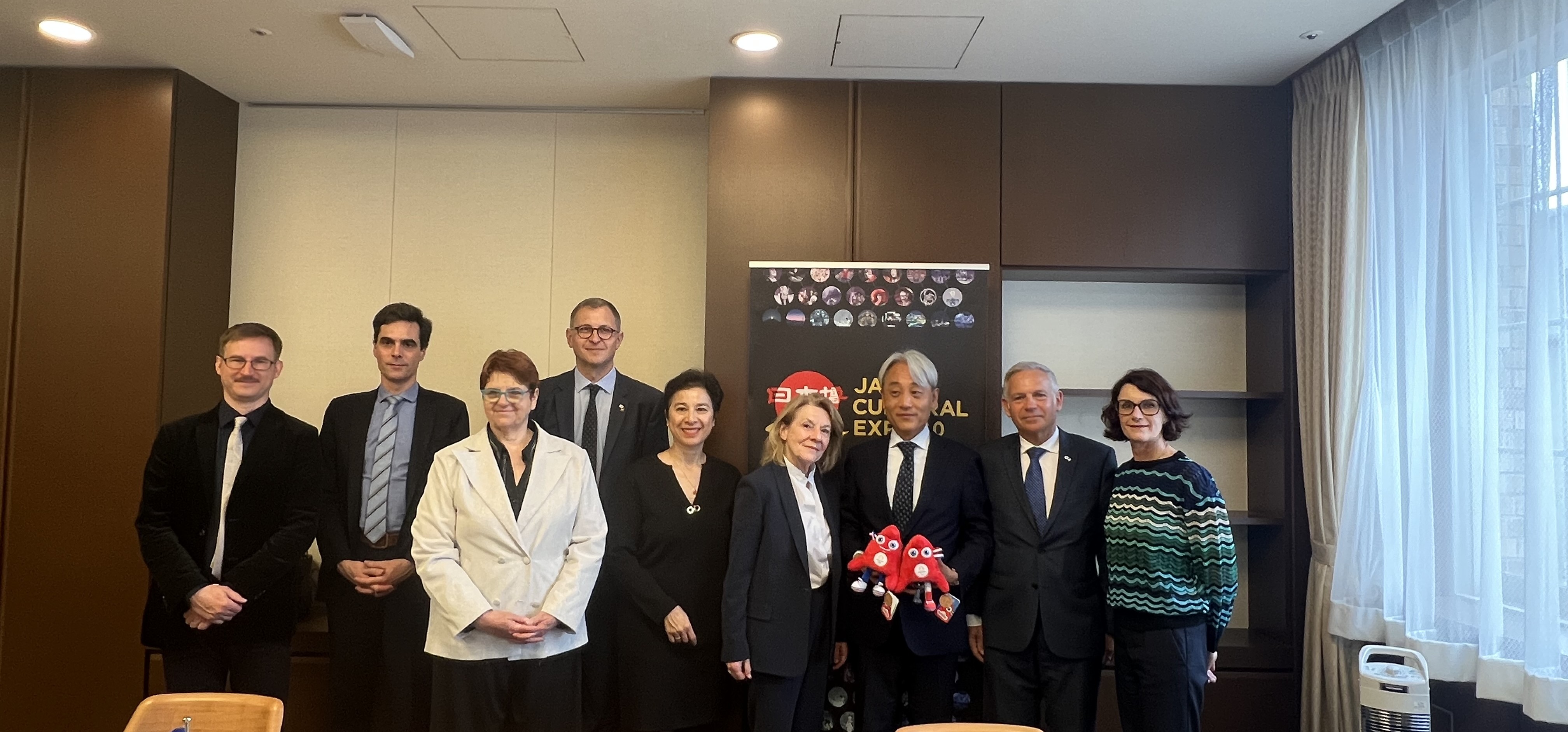 フランス共和国のぺガール文化大臣の伊藤文化庁長官表敬（令和8年4月2日）画像