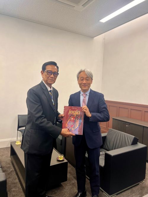 インドネシア共和国ジョグジャカルタ特別州のスリ・スルタン・ハメンク・ブオノ10世知事の伊藤文化庁長官表敬(令和8年10月5日)3 インドネシア共和国ジョグジャカルタ特別州のスリ・スルタン・ハメンク・ブオノ10世知事の伊藤文化庁長官表敬(令和8年10月5日)画像