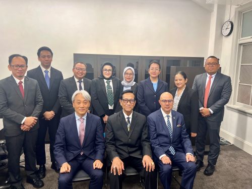 インドネシア共和国ジョグジャカルタ特別州のスリ・スルタン・ハメンク・ブオノ10世知事の伊藤文化庁長官表敬(令和8年10月5日)4 インドネシア共和国ジョグジャカルタ特別州のスリ・スルタン・ハメンク・ブオノ10世知事の伊藤文化庁長官表敬(令和8年10月5日)画像