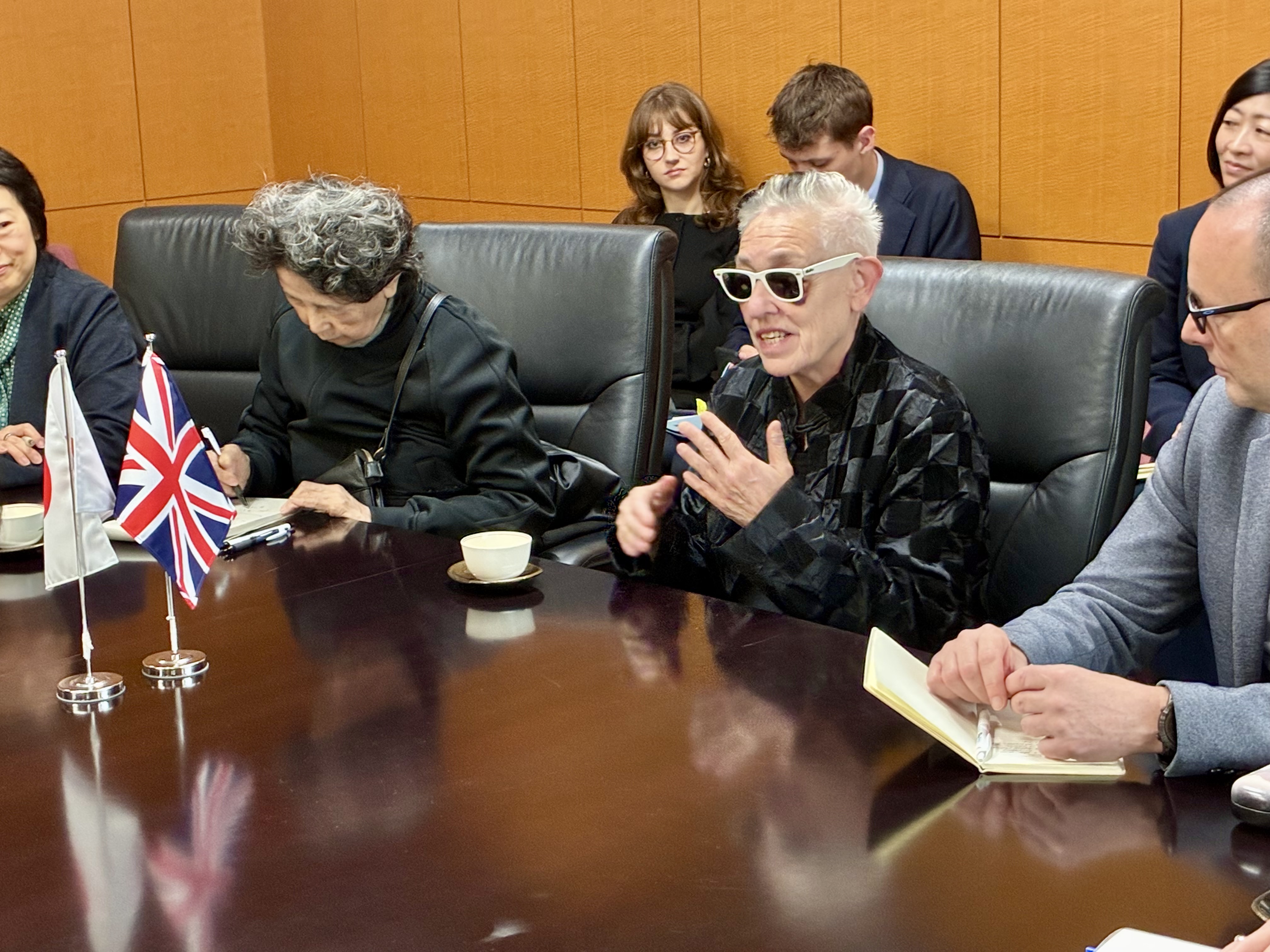 英国デジタル・文化・メディア・スポーツ省のバロネス・マッケンジー文化芸術・ミュージアム担当大臣による美延文部科学大臣政務官表敬（令和8年10月29日）画像